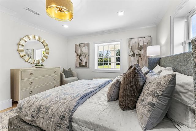 6155 Standing Oaks LN, Naples, FL 34119