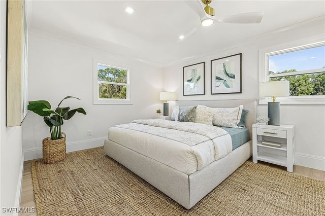 6155 Standing Oaks LN, Naples, FL 34119