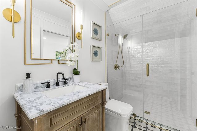 6155 Standing Oaks LN, Naples, FL 34119