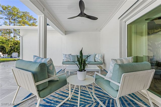 6155 Standing Oaks LN, Naples, FL 34119