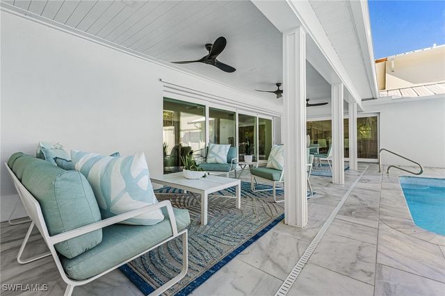 6155 Standing Oaks LN, Naples, FL 34119