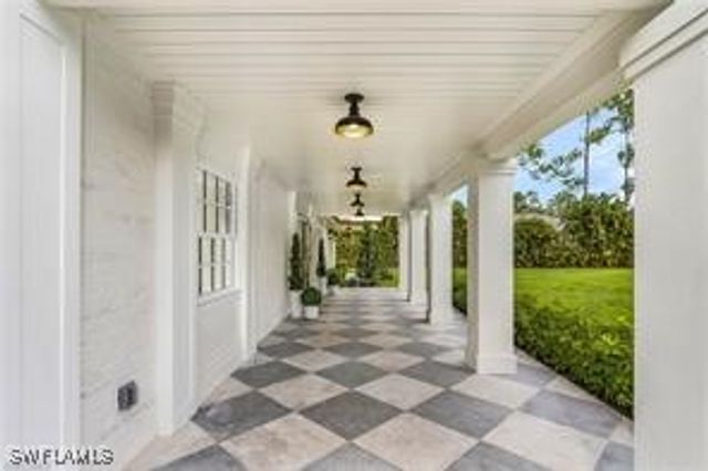 6155 Standing Oaks LN, Naples, FL 34119