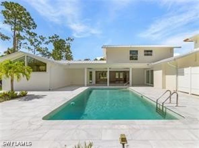 6155 Standing Oaks LN, Naples, FL 34119