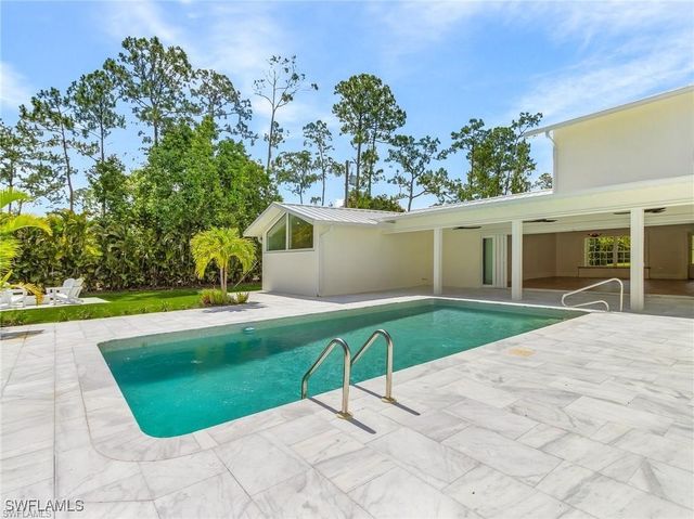 6155 Standing Oaks LN, Naples, FL 34119