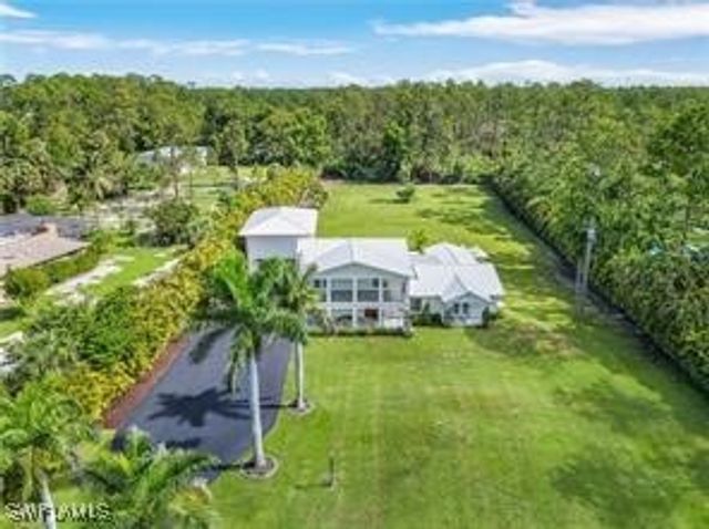 6155 Standing Oaks LN, Naples, FL 34119