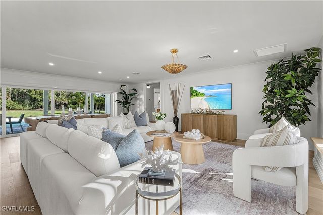 6155 Standing Oaks LN, Naples, FL 34119