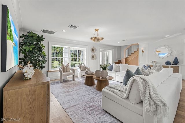 6155 Standing Oaks LN, Naples, FL 34119