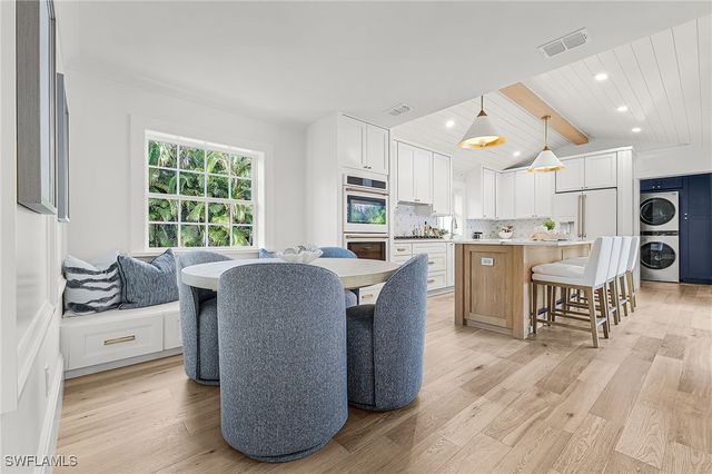 6155 Standing Oaks LN, Naples, FL 34119