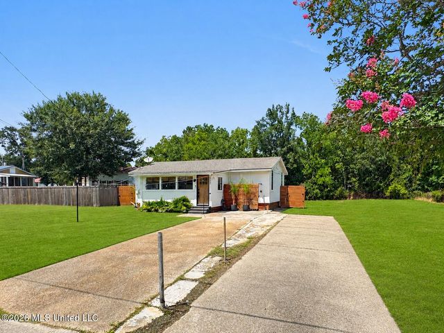 422 Merritt Street, Waveland, MS 39576
