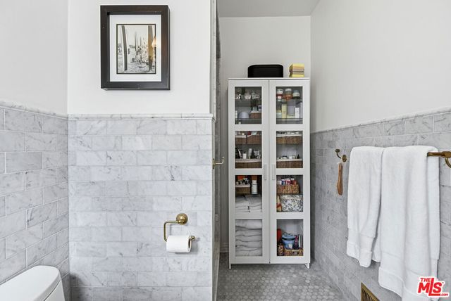 8726 Shoreham Drive A, West Hollywood, CA 90069