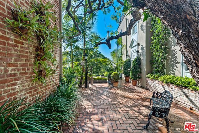 8726 Shoreham Drive A, West Hollywood, CA 90069