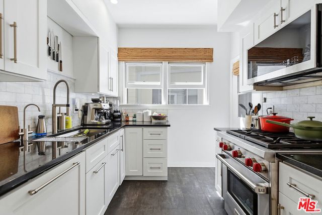 8726 Shoreham Drive A, West Hollywood, CA 90069