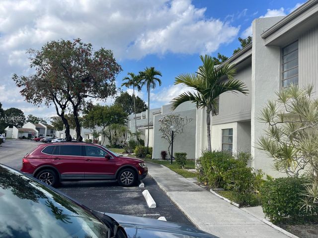 1177 NW 98th Ter 132, Pembroke Pines, FL 33024