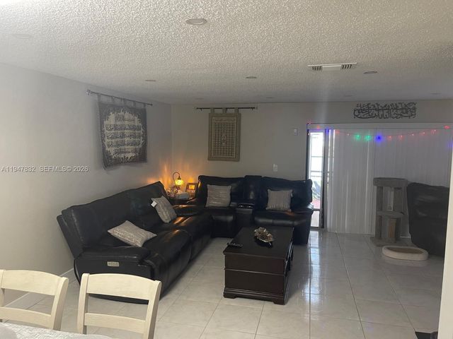 1177 NW 98th Ter 132, Pembroke Pines, FL 33024