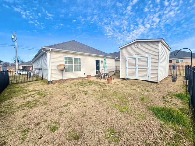 105 Saddle Brook Court, Hopkinsville, KY 42240