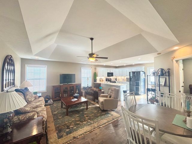 105 Saddle Brook Court, Hopkinsville, KY 42240