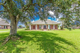 216 Joshua Reed Dr, Houma, LA 70360