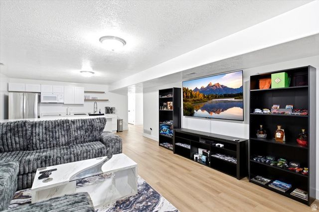 882 N 3625 W, Layton, UT 84041