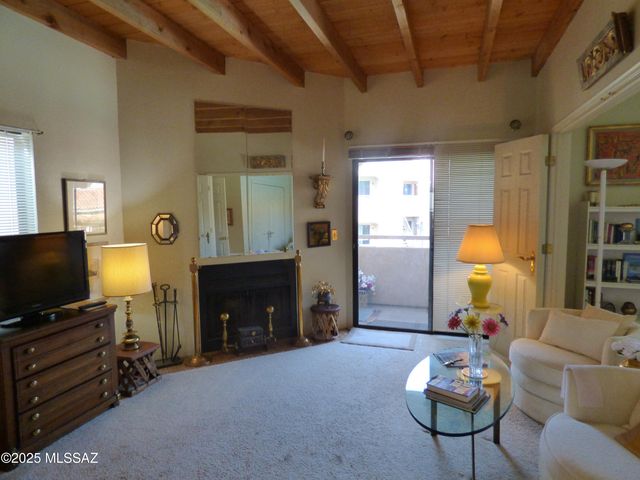 5750 N Camino Esplendora Apt 228, Tucson, AZ 85718