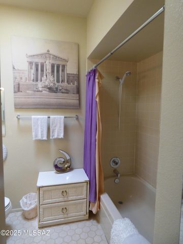 5750 N Camino Esplendora Apt 228, Tucson, AZ 85718