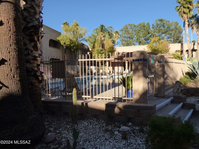 5750 N Camino Esplendora Apt 228, Tucson, AZ 85718