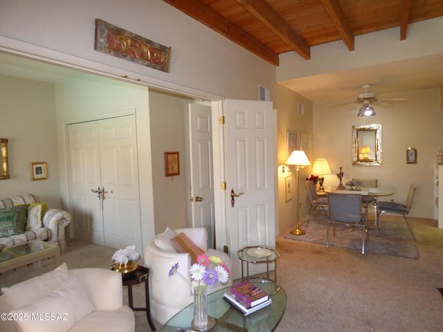 5750 N Camino Esplendora Apt 228, Tucson, AZ 85718