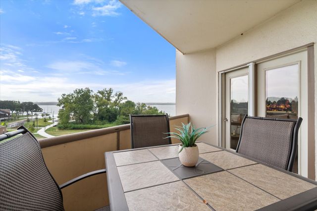 2106 Reflection Bay Drive, Arlington, TX 76013