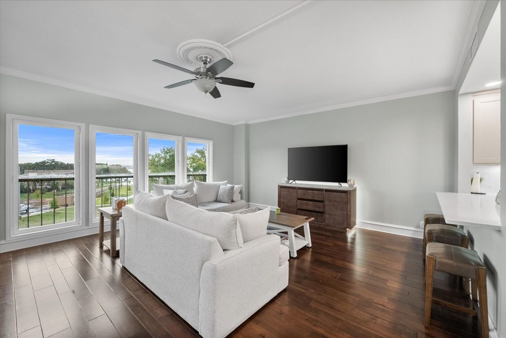 2106 Reflection Bay Drive, Arlington, TX 76013