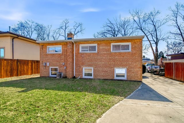 4024 W 106th Street, Oak Lawn, IL 60453