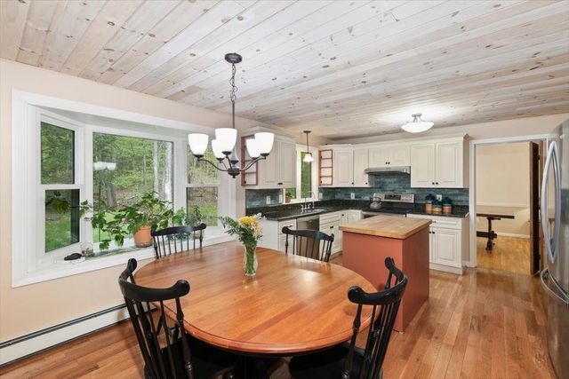 18 Winterberry Drive, Amherst, NH 03031