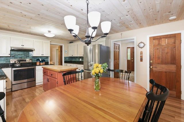 18 Winterberry Drive, Amherst, NH 03031