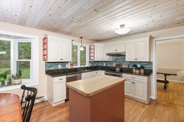 18 Winterberry Drive, Amherst, NH 03031