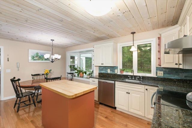 18 Winterberry Drive, Amherst, NH 03031
