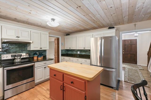 18 Winterberry Drive, Amherst, NH 03031