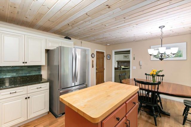 18 Winterberry Drive, Amherst, NH 03031