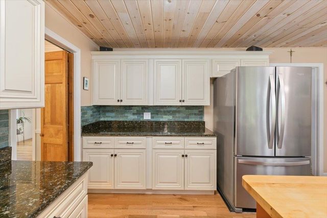 18 Winterberry Drive, Amherst, NH 03031