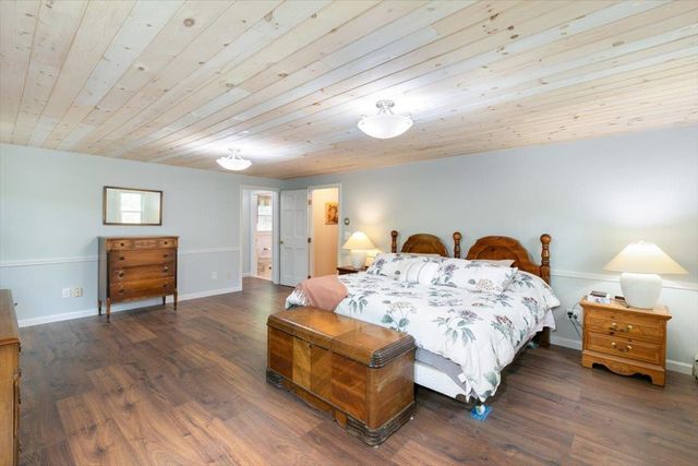 18 Winterberry Drive, Amherst, NH 03031