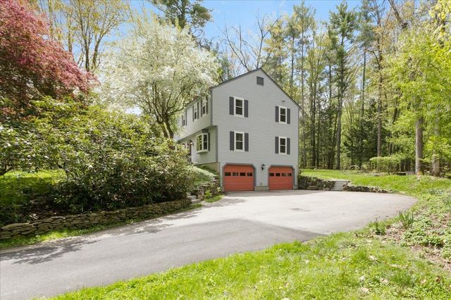 18 Winterberry Drive, Amherst, NH 03031