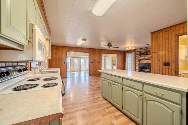385 SALT LN, Savannah, TN 38372