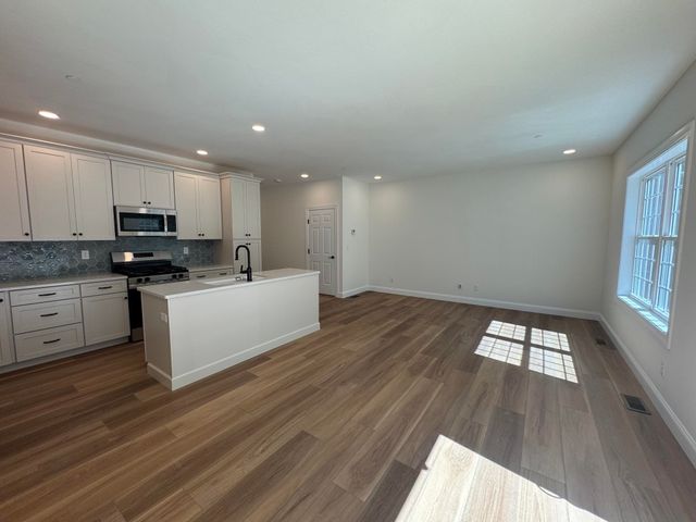 5A Dearborn Circle, Goffstown, NH 03045