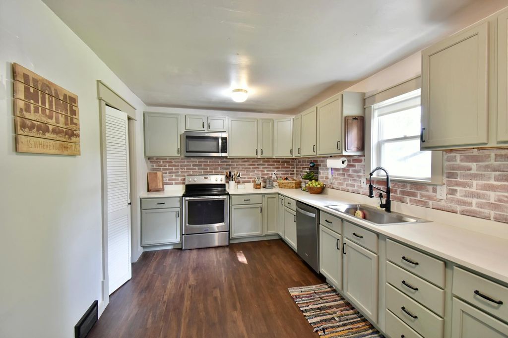 601 Park Avenue, Sacred Heart, MN 56285