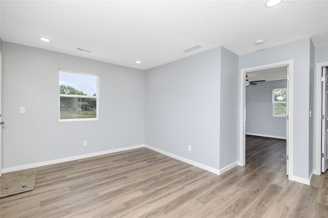 1504 E 13th Street, Des Moines, IA 50316