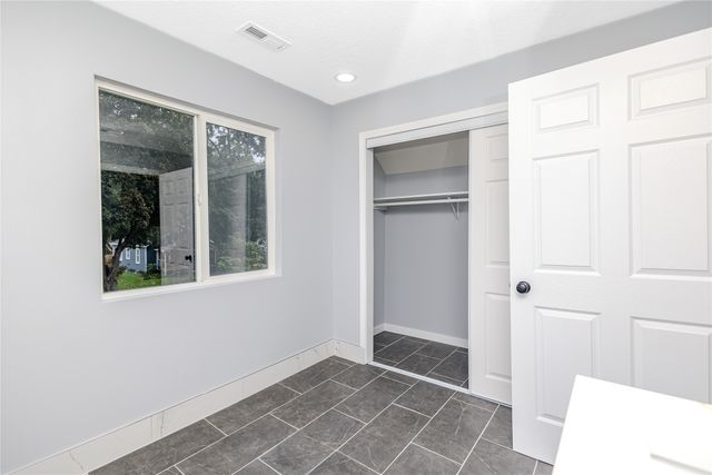 1504 E 13th Street, Des Moines, IA 50316