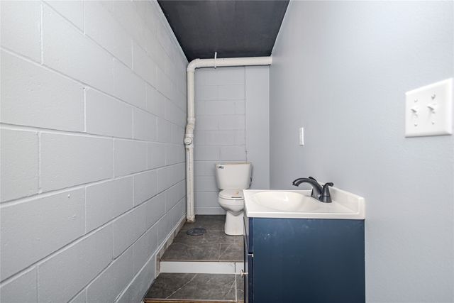 1504 E 13th Street, Des Moines, IA 50316