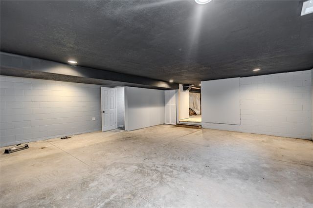 1504 E 13th Street, Des Moines, IA 50316