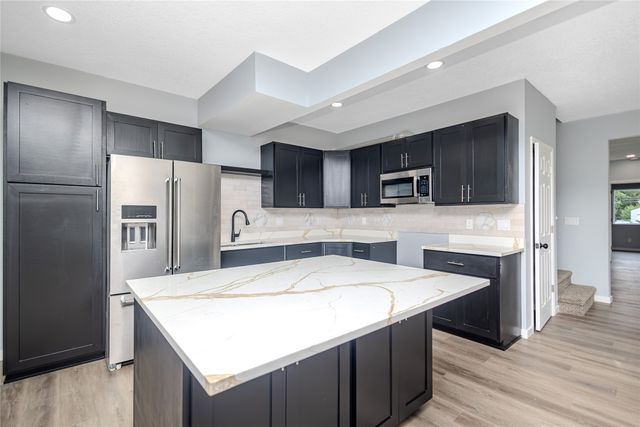 1504 E 13th Street, Des Moines, IA 50316