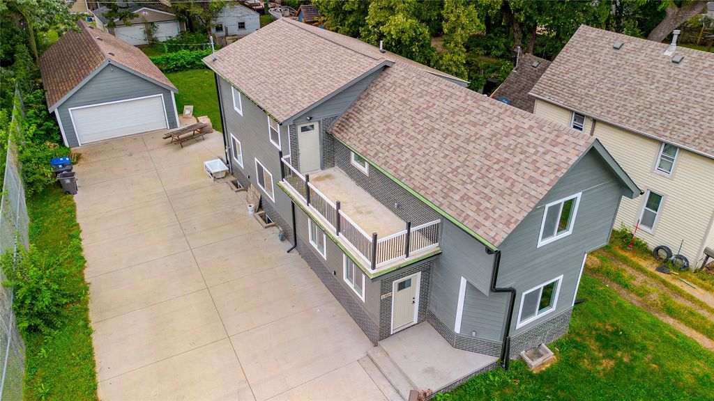 1504 E 13th Street, Des Moines, IA 50316