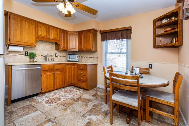 20927 Hawthorne Street, Harper Woods, MI 48225