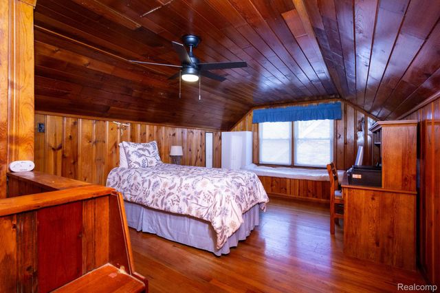 20927 Hawthorne Street, Harper Woods, MI 48225