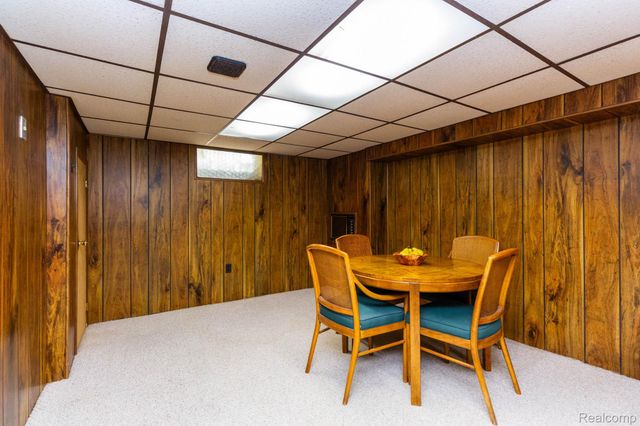 20927 Hawthorne Street, Harper Woods, MI 48225